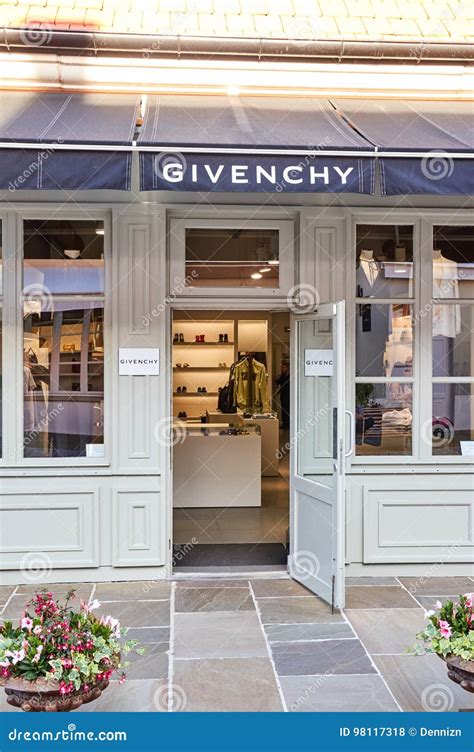 la vallée village givenchy